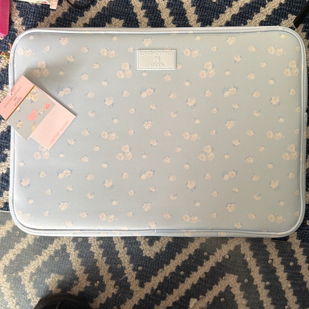 LoveShackFancy x Target - Yoobi Everblooming Rosettes Ditsy Laptop
Sleeve